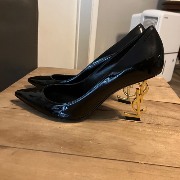 Black Saint Laurent pumps with gold heel - Picture 4 of 16